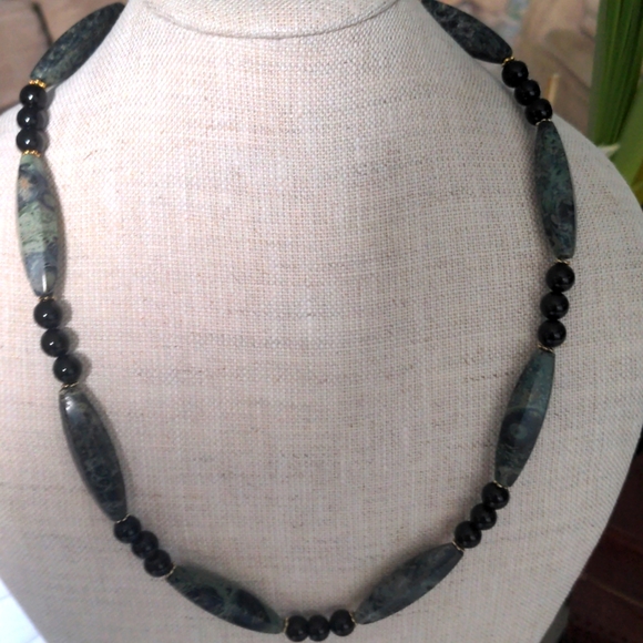 New Kambaba Jasper  & black onyx necklace Handcrafted.  23\